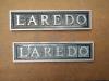Targhetta emblema coppia Originale LAREDO Jeep Cherokee SJ Full Size 1982 circa