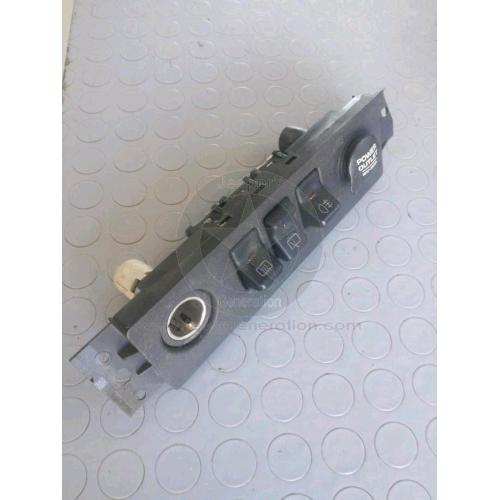 Sede interruttori nebbia plancia sbrina e tergi lunotto retronebbia + sede accendi sigaro Jeep XJ Cherokee '99 - 56007451 