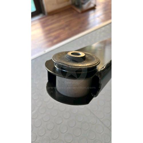 2002-07 Braccetto inferiore sospensioni ponte posteriore Dx=Sx KJ Liberty