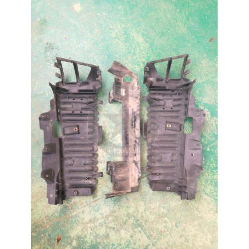 Due supporti parafanghi anteriori Jeep Wrangler JK originali jeep DX e SX, sostegno copertura tiranteria sterzo JK. codici: DX30598, 55056554ac