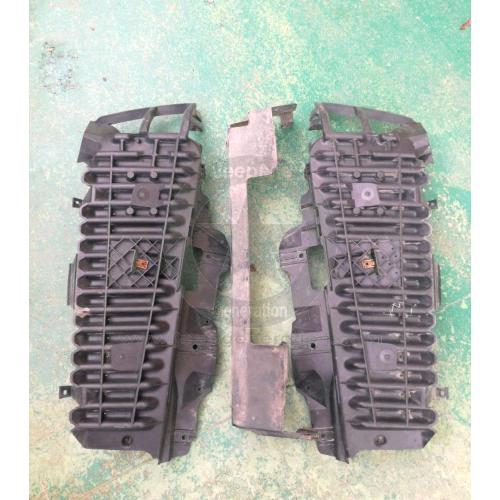 Due supporti parafanghi anteriori Jeep Wrangler JK originali jeep DX e SX, sostegno copertura tiranteria sterzo JK. codici: DX30598, 55056554ac