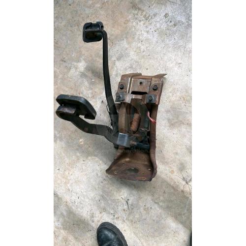 Pedaliera freni e frizione con forse interruttore Jeep CJ7