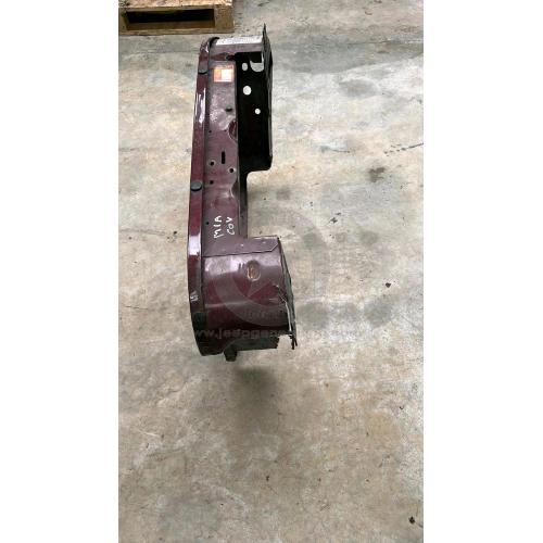 Calandra Jeep CJ7 assolutamente senza ruggine da sistemare leggermente curvata vedi foto per opera d’arredo