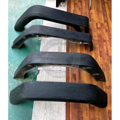 Se 4 parafanghi larghi plastica Jeep Wrangler TJ (vedi 26127.05 per foto montati)